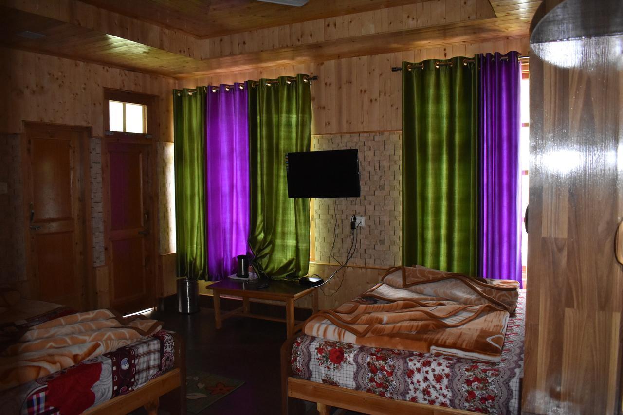 White House Kasol Hotel Esterno foto