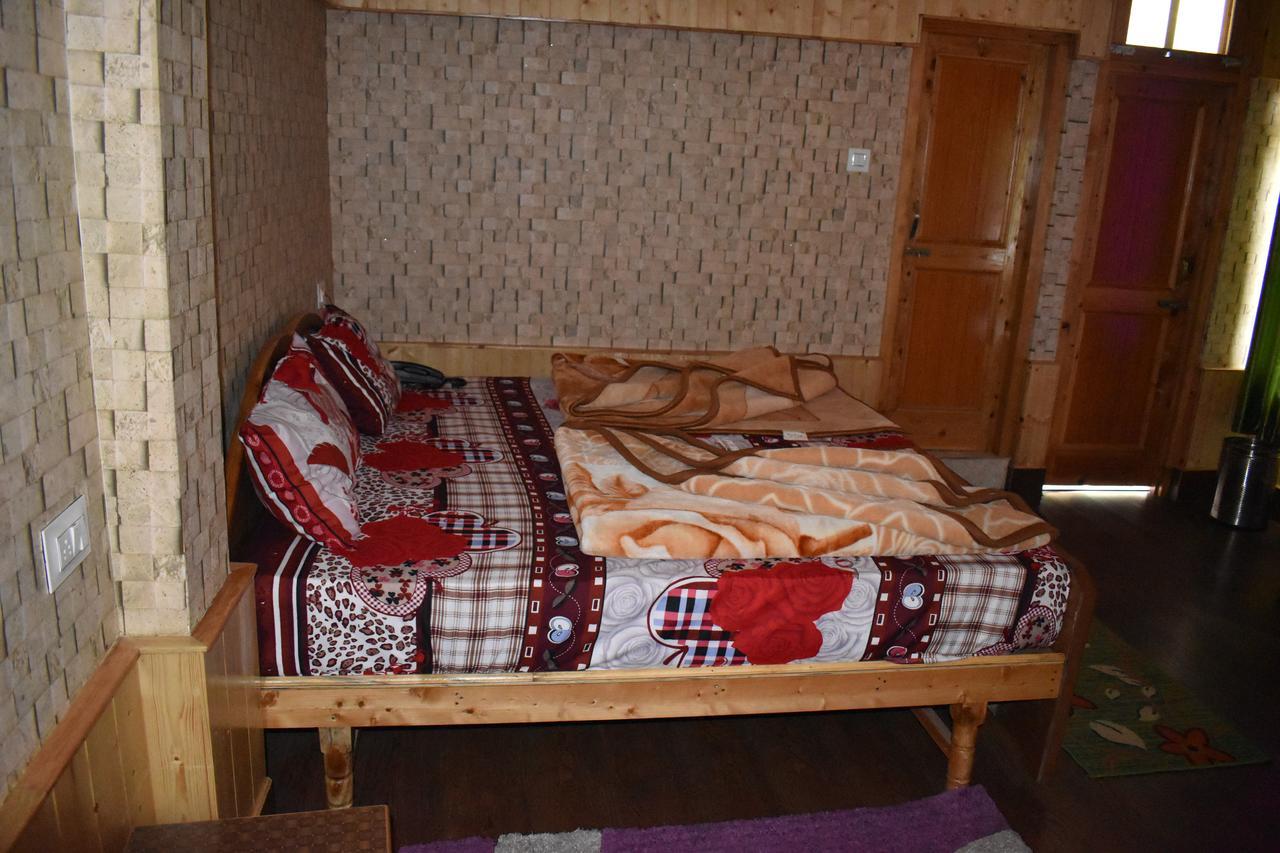 White House Kasol Hotel Esterno foto